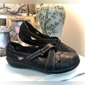 Clarks Black Ashland Spin Q Women's Shoes